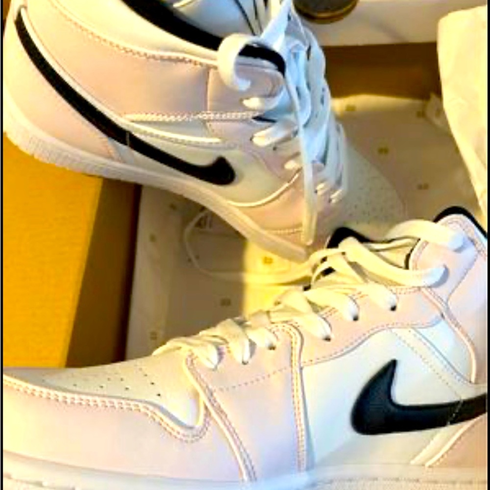 Brand new in box Woman’s Nike Air Jordan 1 Mid